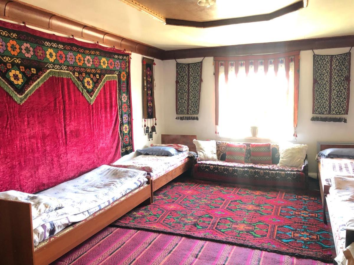 Tilek Guest House Sary-Mogul Buitenkant foto