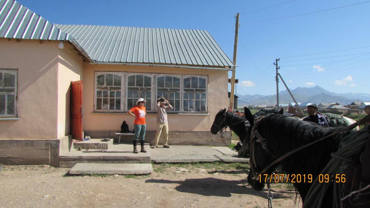 Tilek Guest House Sary-Mogul Buitenkant foto